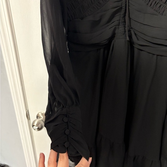 Preloved Elegant Black Dress - Picture 4 of 9